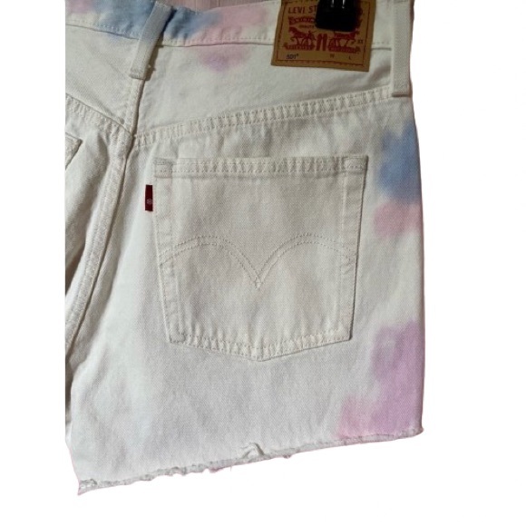 NEW LEVI’S White And Watercolor Pink/Blue/Purple 501® Jean Shorts Size W29 - Picture 10 of 15